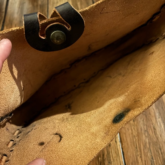 Wabags 100% Genuine Leather Tooled Purse - Picture 7 of 8